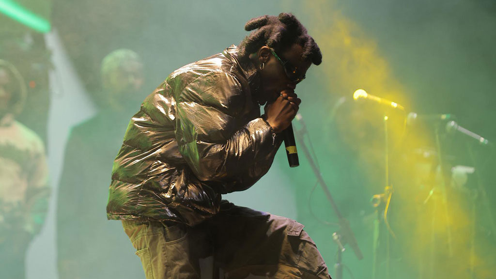 Kapeke blames ‘bad sound’ for abrupt exit at Roast and Rhyme, apologises – Sqoop