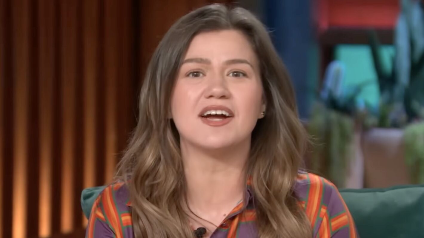 Kelly Clarkson Idol Prize Controversy Draws Fresh Interest