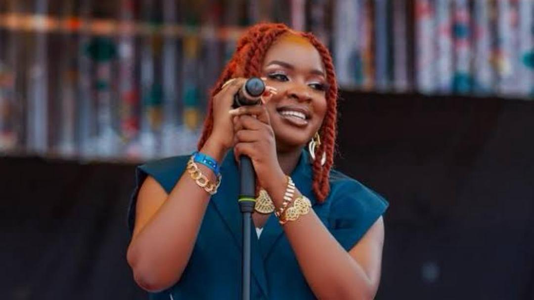 Tracy Melon Cuts Performance Short After Fan Crosses the Line