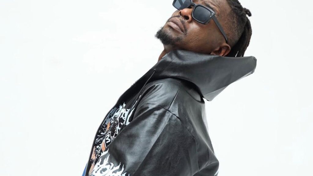 The bizarre moment Jose Chameleone’s Valu Valu interrupted a police report against him – Sqoop