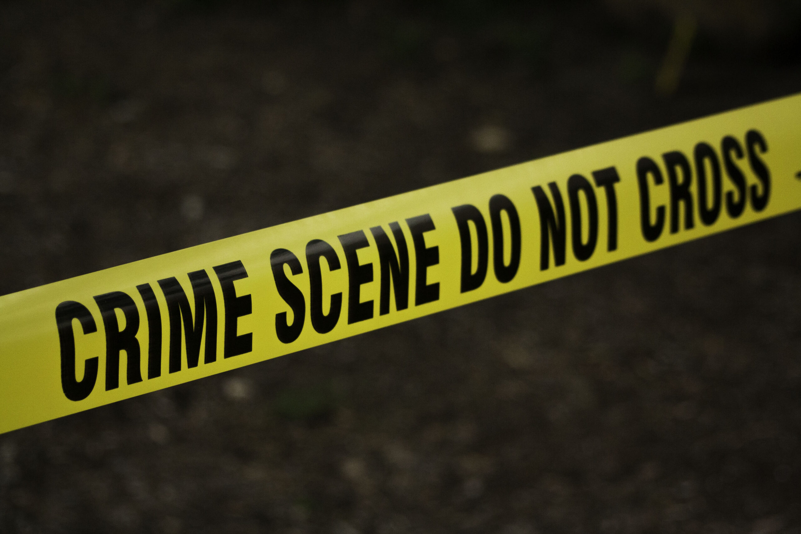 Police officer shoots woman, guard then himself